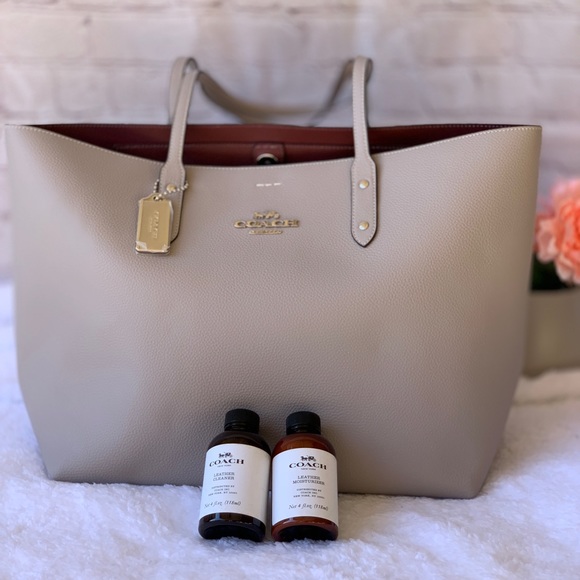 Coach Handbags - Coach Town Tote